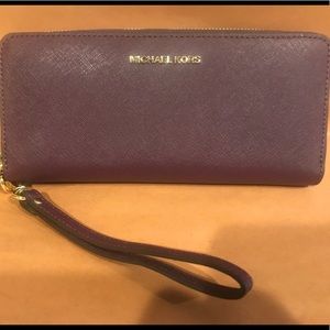 Michael Kors Travel Continental Wallet